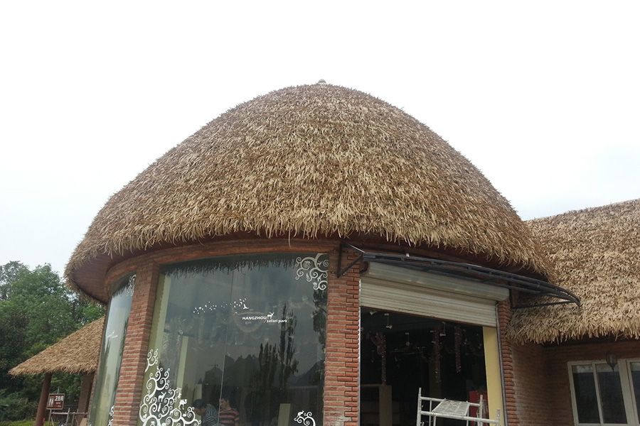 Крыша из искусственной соломы
