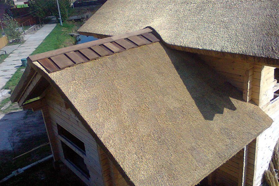 Крыша из камышовых матов